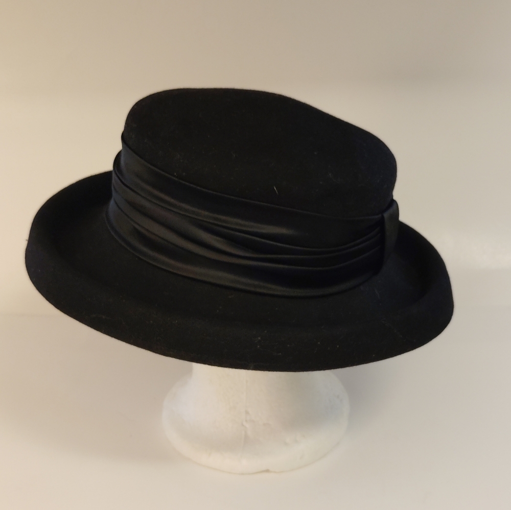 Elegant Black Hat - Picture 2 of 7
